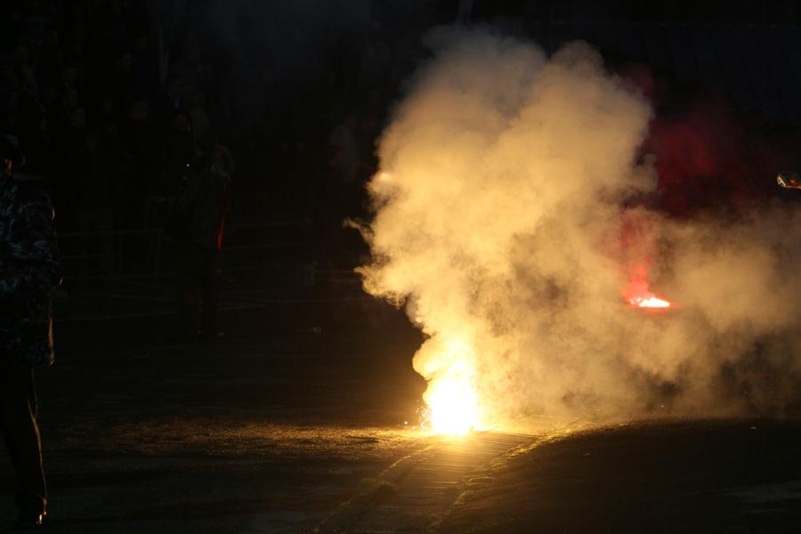 Фанаты «Зенита» прорвали ограждение западной трибуны и устроили беспорядки (+фото)